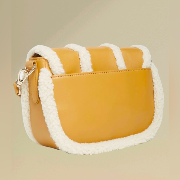 GUESS Factory Lizzie Sherpa-Trim Crossbody Natural Caramel - Picture 4 of 6